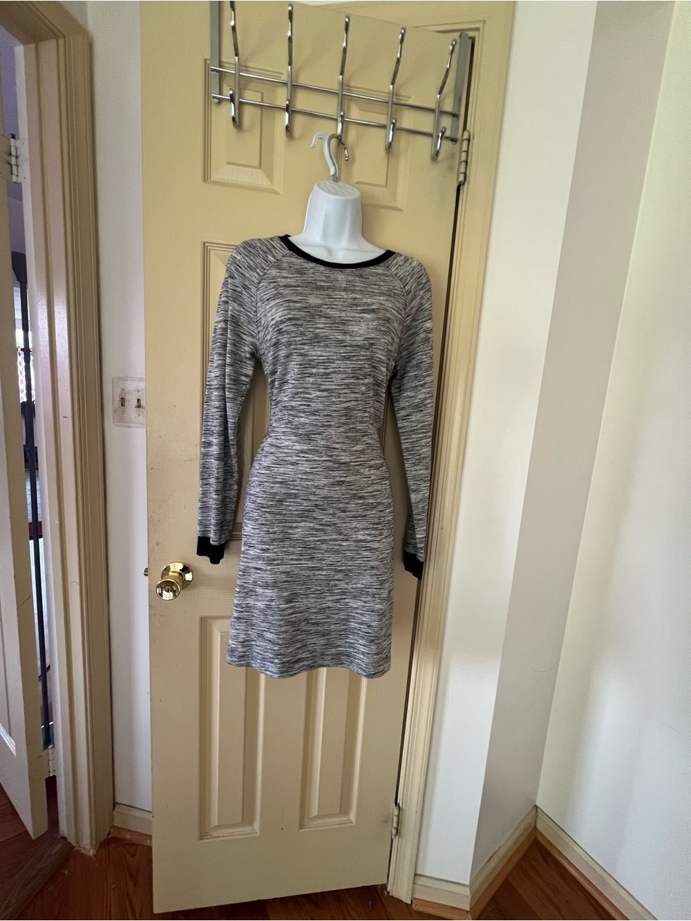 Heather Gray Long-Sleeve Knit Dress size medium length 33
